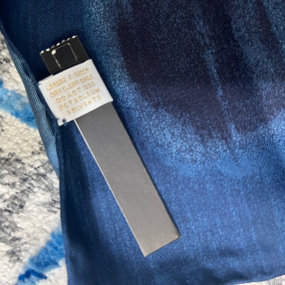 Gucci Blue Silk Scarf - Picture 4 of 6